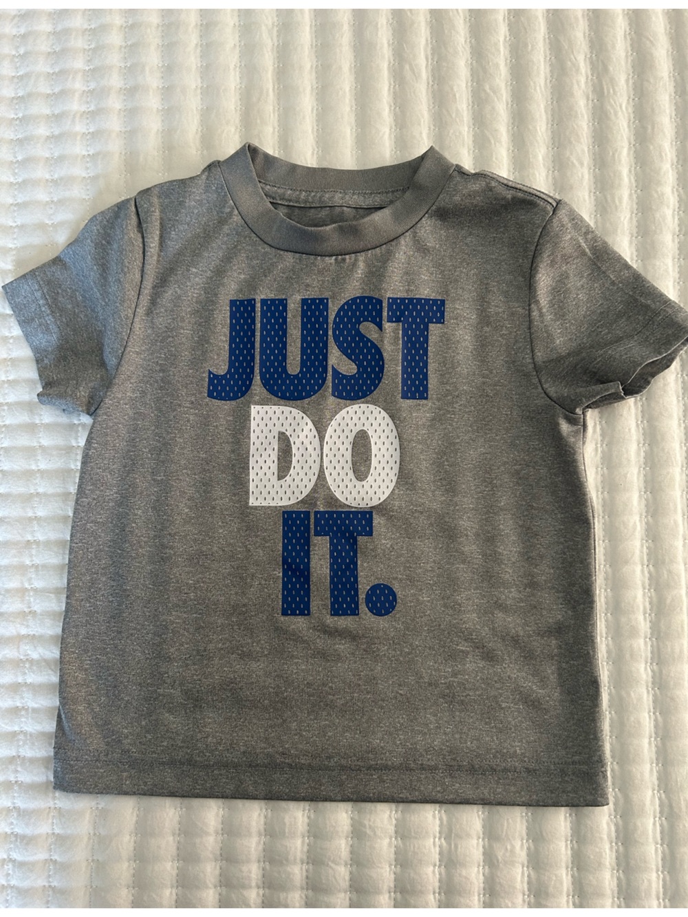 Nike 3T Bundle Short Sleeve Graphic Tees. - Picture 2 of 9